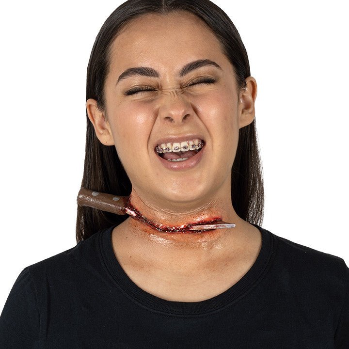 Coupe au Cou avec Couteau en Latex